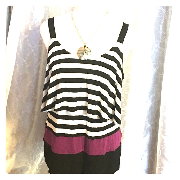 White House Black Market Tops - WHBM Tank Top in Size Medium EUC